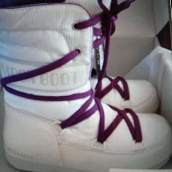 Moon Boot Shoes - White Moon Boot Purple Laces EU 38 fits 7.5